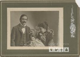 Famille Edmond Simard et leur bébé