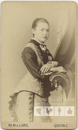 Portrait studio d’une femme inconnue