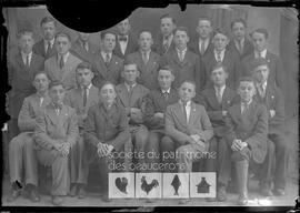 Groupe de vingt-trois collégiens