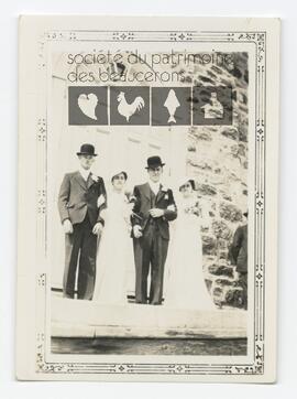 Mariage double de Florian Lessard et Germaine Routhier et mariage d’Omer Labbé et Cécile Routhier sur le parvis de l’église