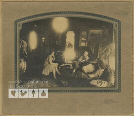 Émérence Beaudoin et ses filles, Rose-Anna et Victoria, dans leur salon